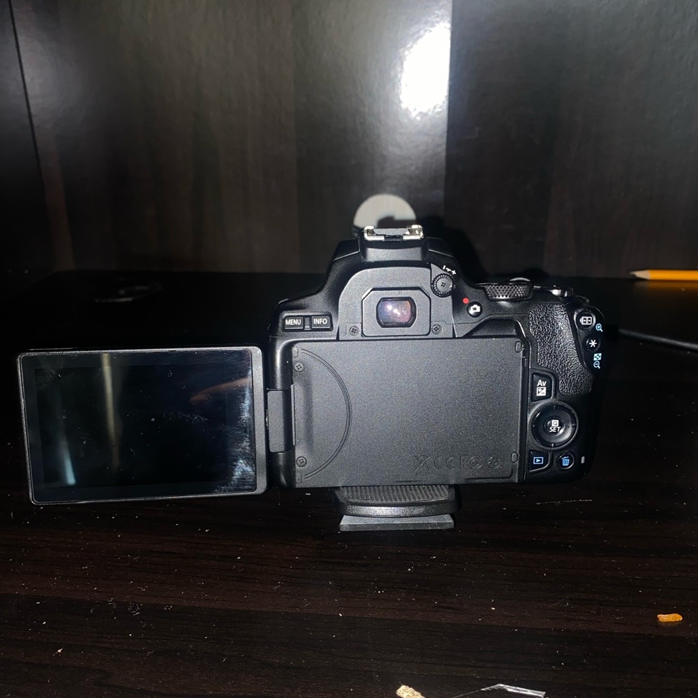 Canon Rebel Sl3 - Picture 2 of 2